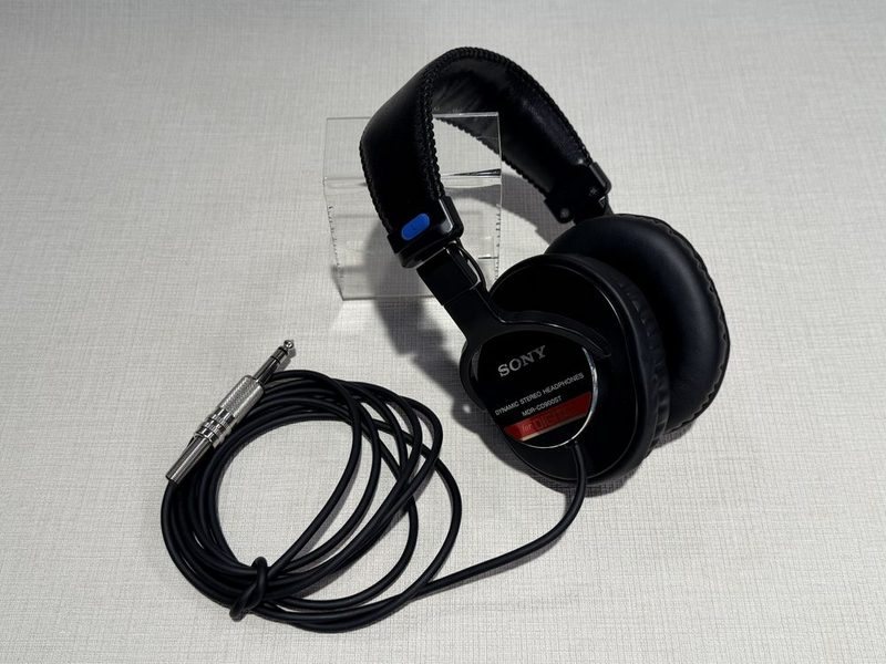 スタジオモニターヘッドフォン（SONY MDR-CD900ST）